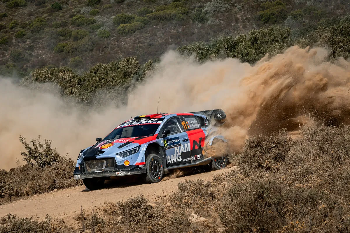 Rally Sardegna 2026: Hyundai Mendominasi, Solberg Ketiga