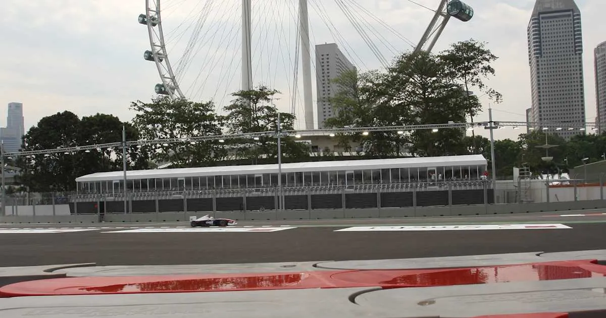 Hujan Derat Landa Singapur 2026, Misi Max Verstappen Akhiri Puasa Kemenangan Sprint