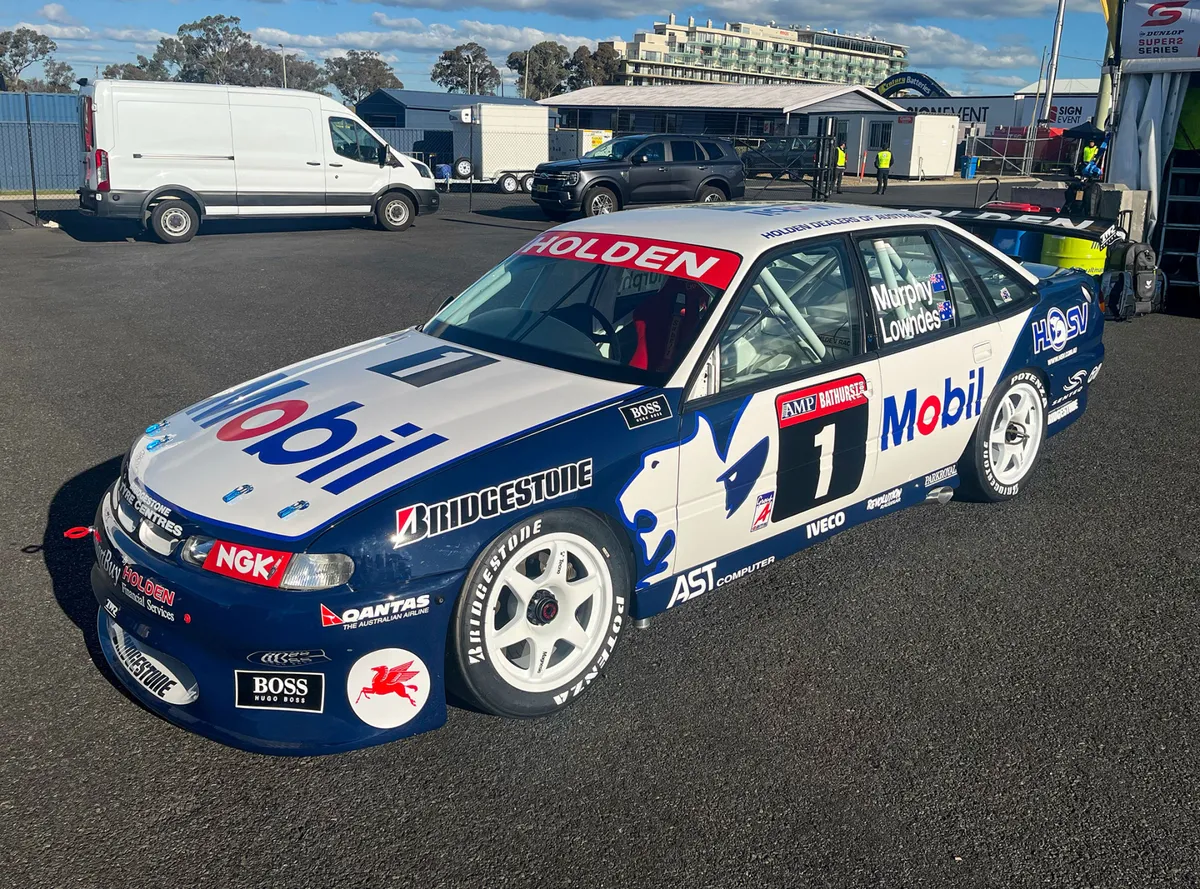 Restorasi Juara Bathurst 1000 Lowndes dan Murphy Muncul ke Publik