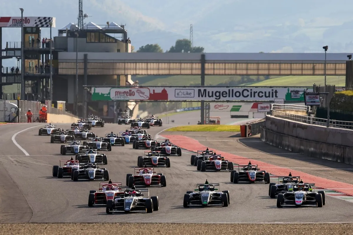 Luka Sammalisto Tahan Kenzo Craigie demi Kemenangan Sengit di Mugello