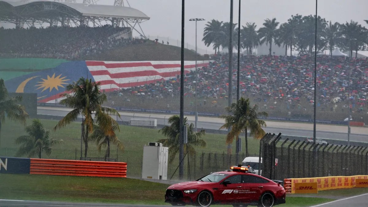 F1 Bahrain Grand Prix Start Delayed After Heavy Rain in Malaysia