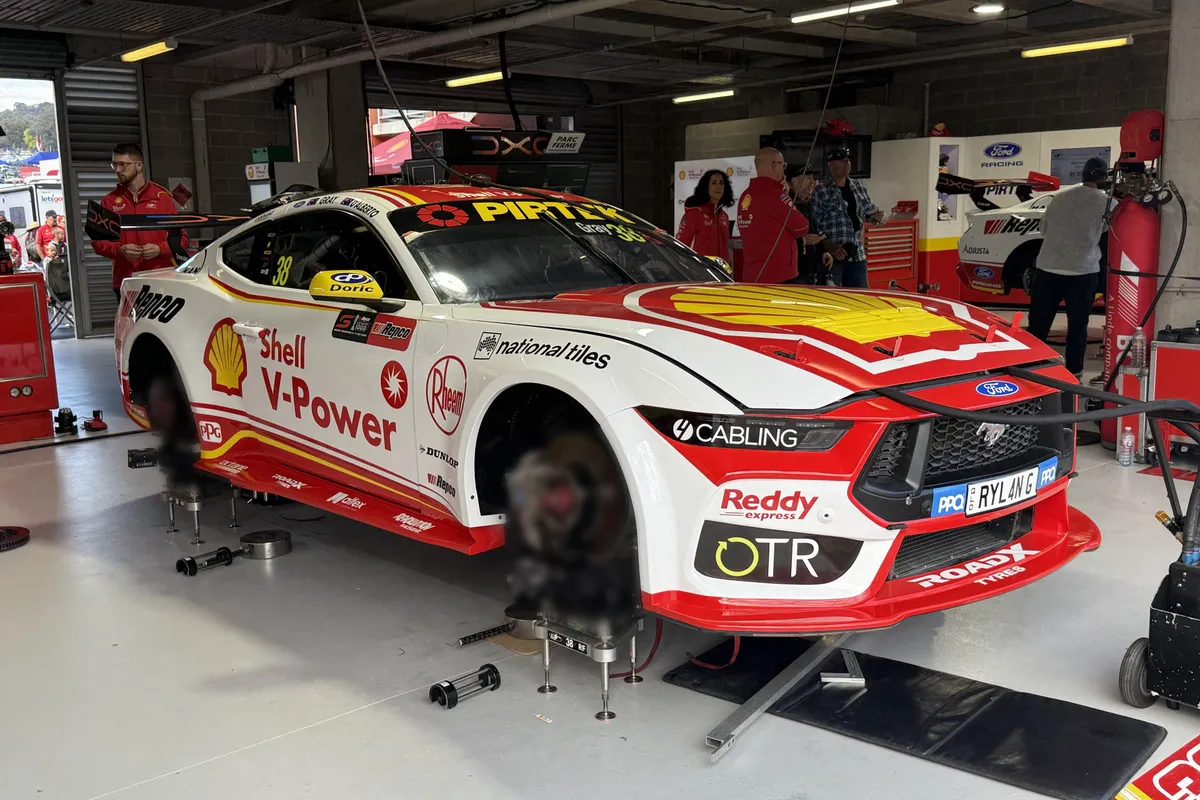Supercars Crews Complete Overnight Rebuilds for Bathurst 1000
