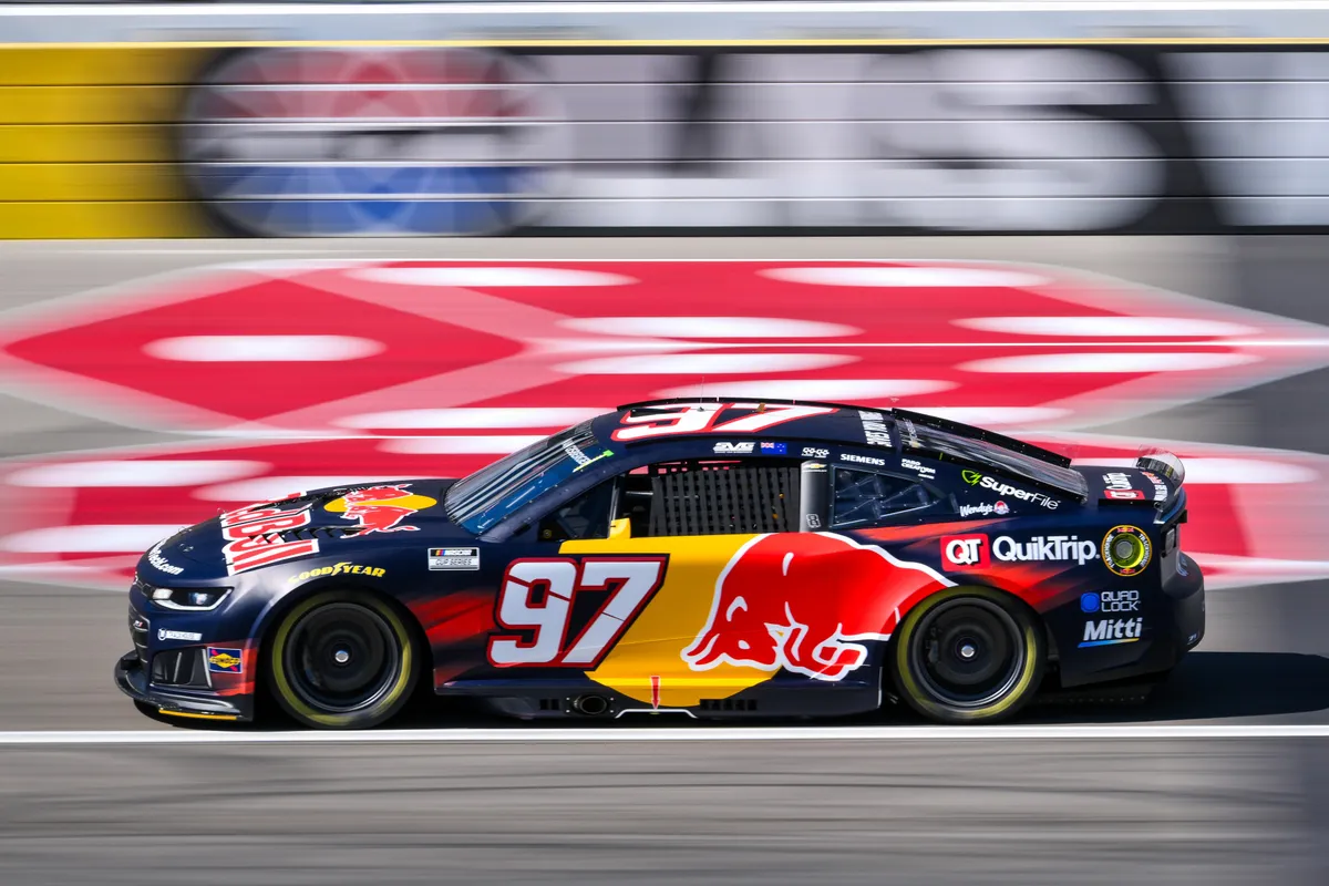 Shane van Gisbergen Amankan Finis 10 Besar di Las Vegas