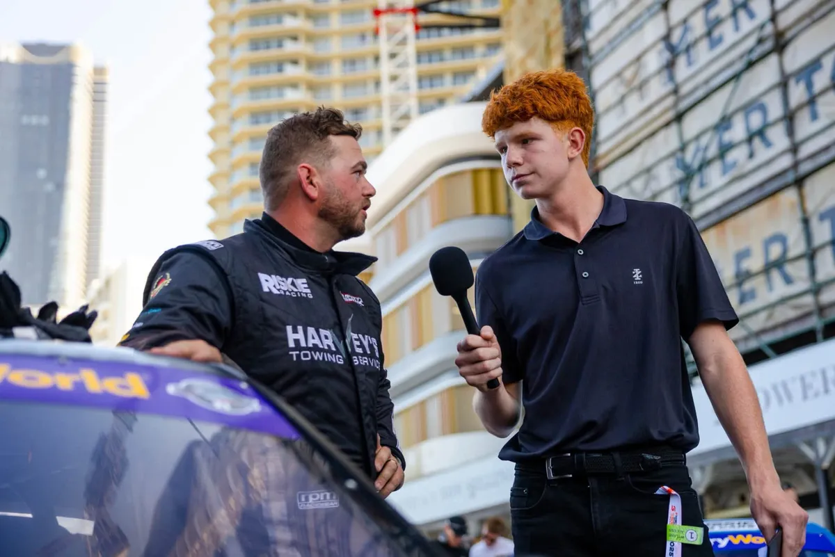 Remaja 17 Tahun Ini Wujudkan Mimpi Debut Komentator Supercars 2026