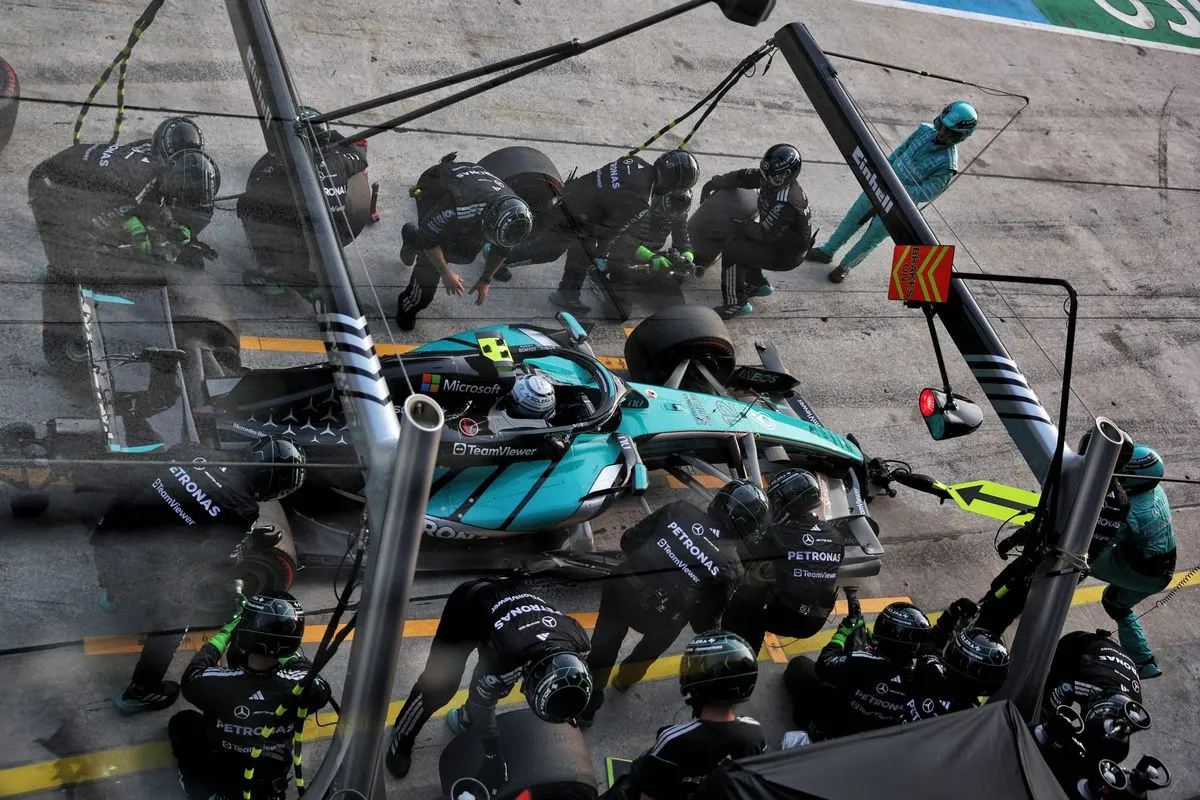 Mercedes Considers Old Spec Test in Singapore to Solve F1 Mystery