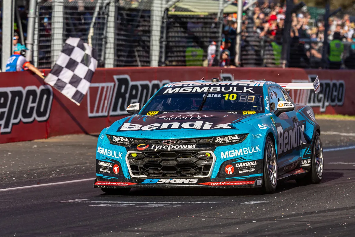 Emosi Campur Aduk Bates dan Seton di Podium Bathurst 1000 2026