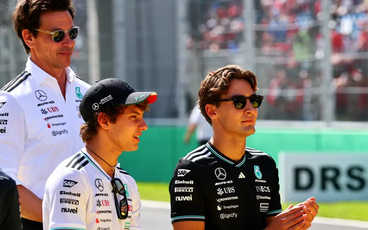Toto Wolff Pasang Badan Bela George Russell Usai Dikritik Helmut Marko di F1 2026