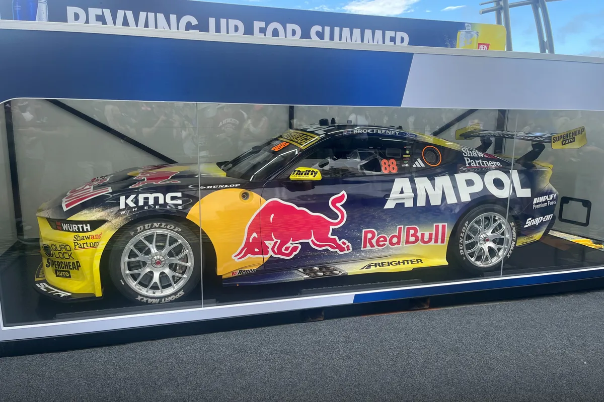 Triple Eight Ungkap Livery Musim Panas untuk Gold Coast 500 2026