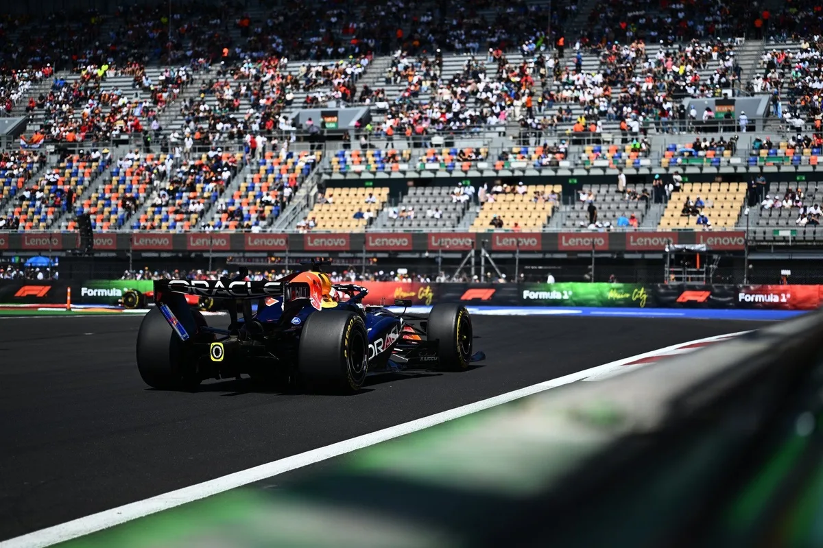 Max Verstappen Sesalkan Trafik Lando Norris yang Rusak Peluang Pole di Autodromo Hermanos Rodriguez