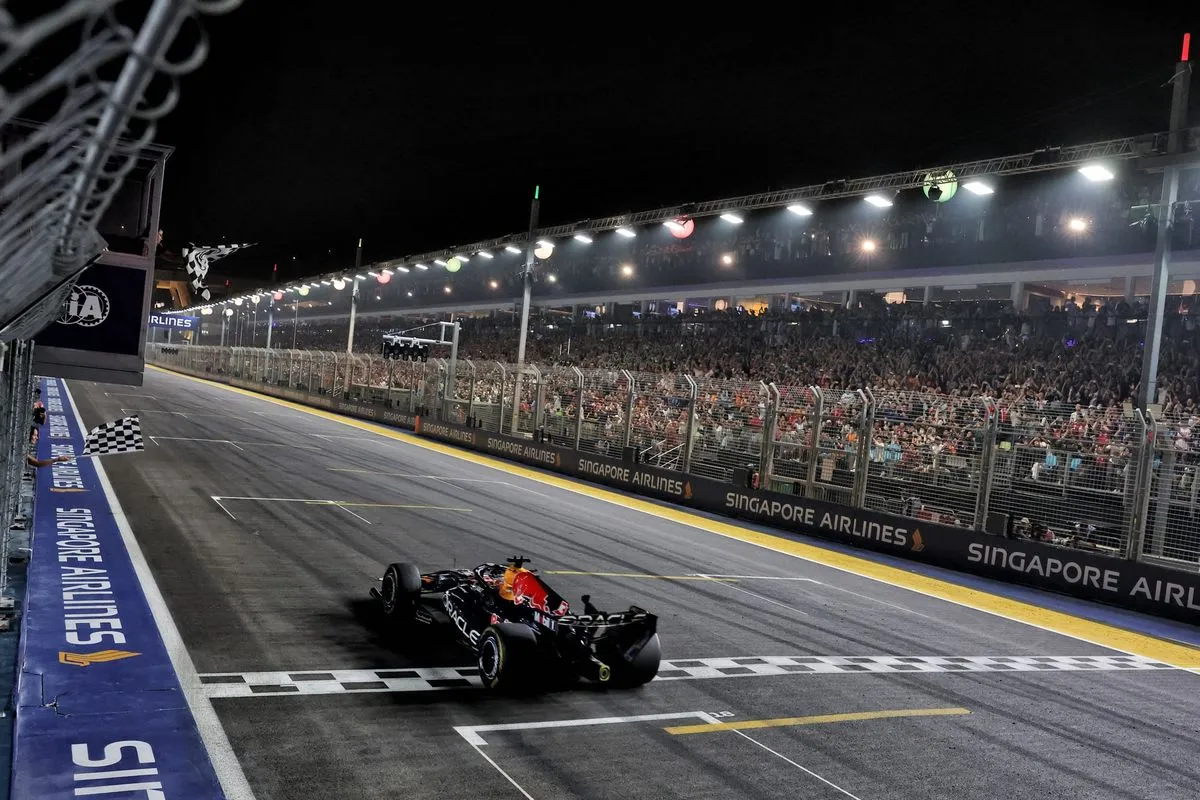 Max Verstappen Menang Perdana di GP Singapura 2026, Strategi Hamilton Hancur