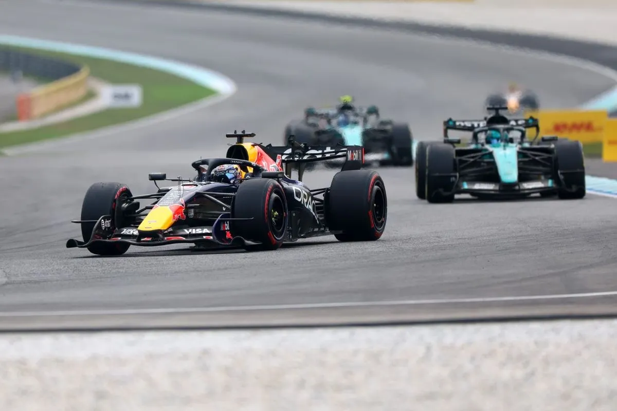 Max Verstappen Kuasai F1 Malaysia Lewat Drama Hujan dan Safety Car