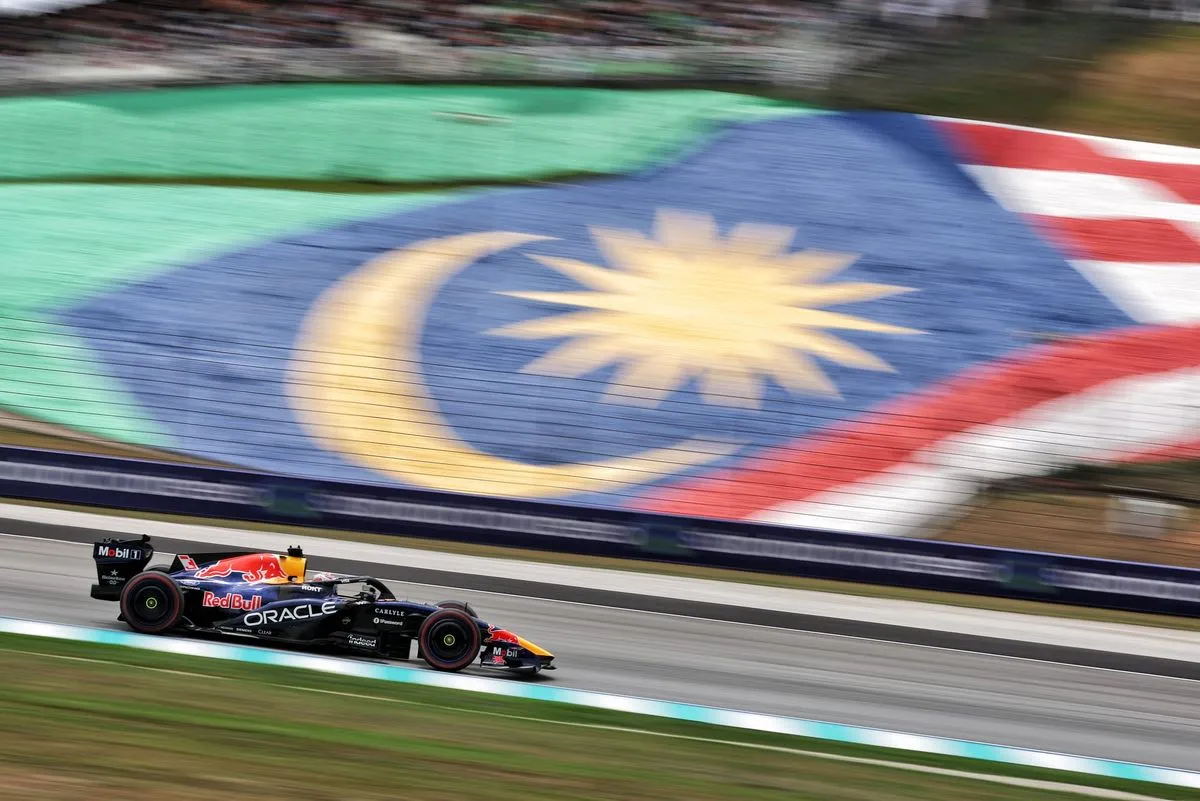 Verstappen Claims First 2026 Pole at Sepang as Mercedes Struggles