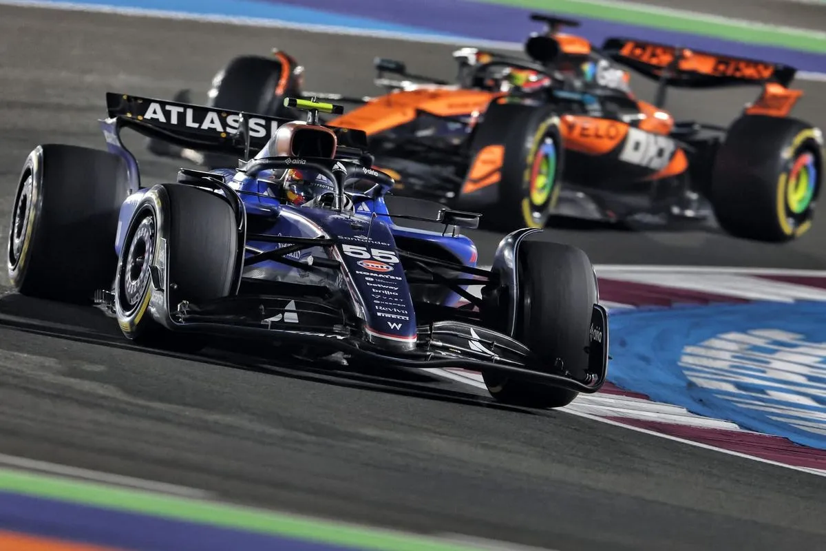 Carlos Sainz Ragukan Kepastian F1 2026 di Timur Tengah Akibatkan Geopolitik