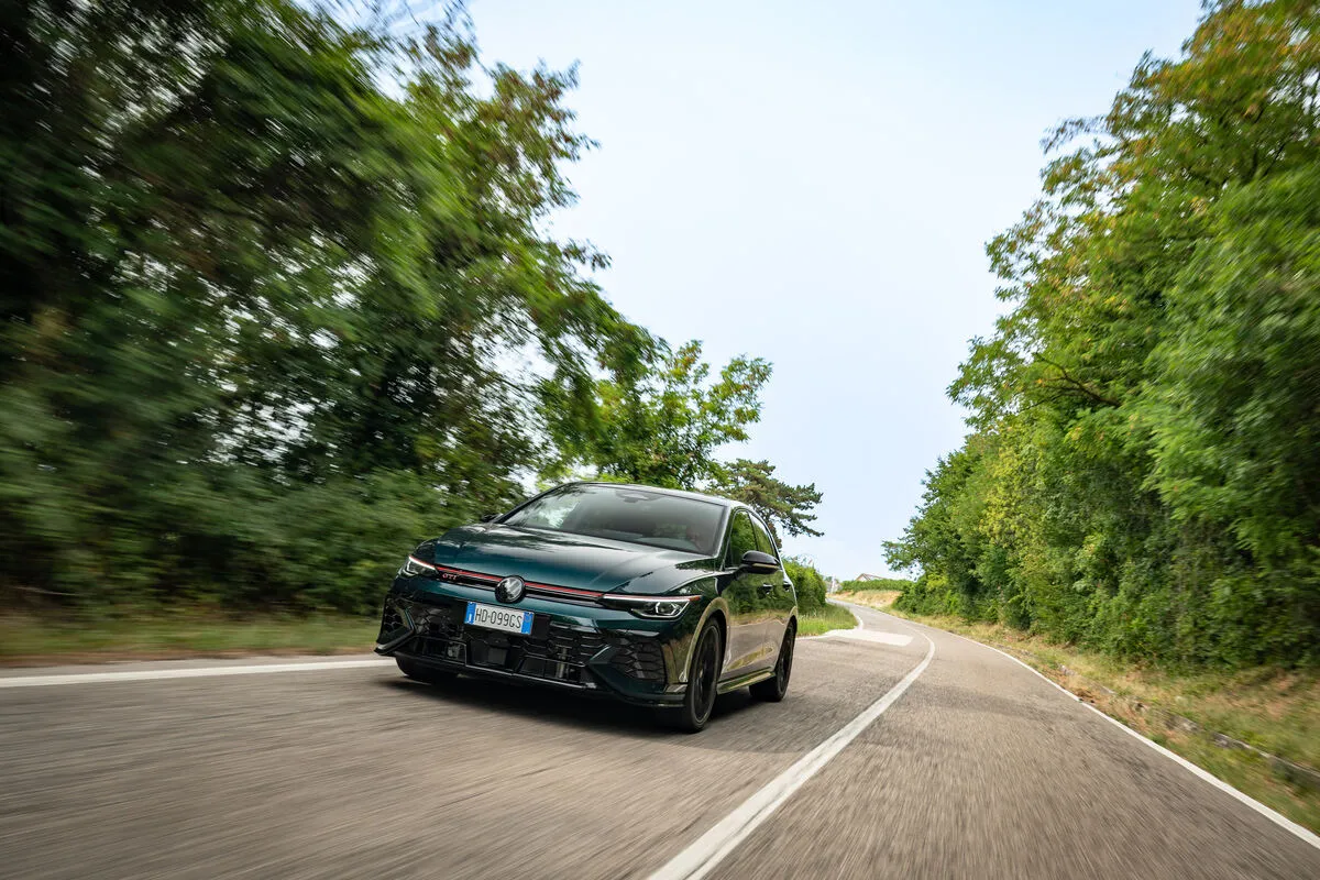 Volkswagen Hentikan Proyek Pengembangan Golf Listrik di Wolfsburg