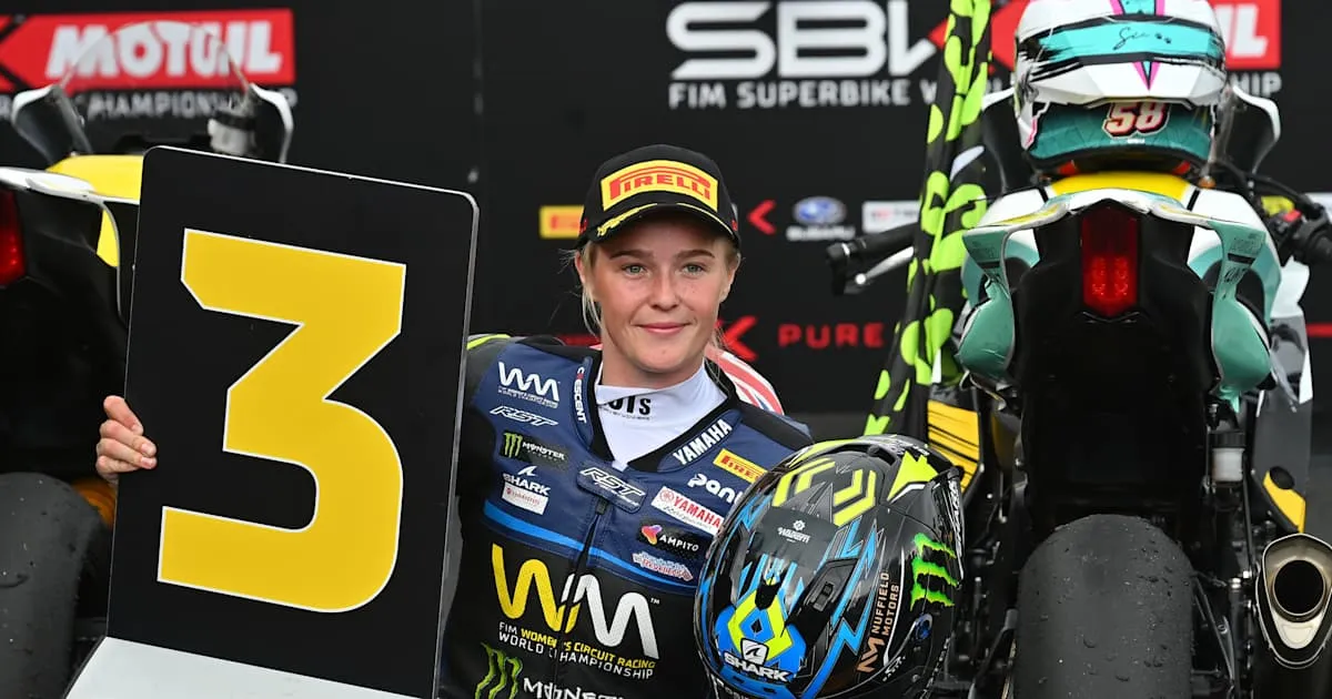 Stunning Last-Lap Move: How Chloe Jones Outsmarted Maria Herrera at Jerez 2026
