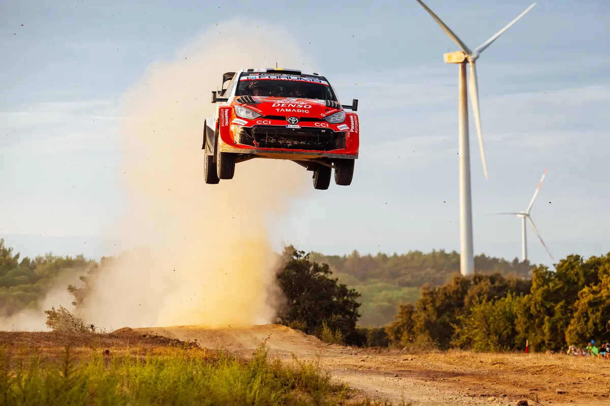 Oliver Solberg Pimpin WRC Rally Italia Sardegna Usai Pagi Sengit